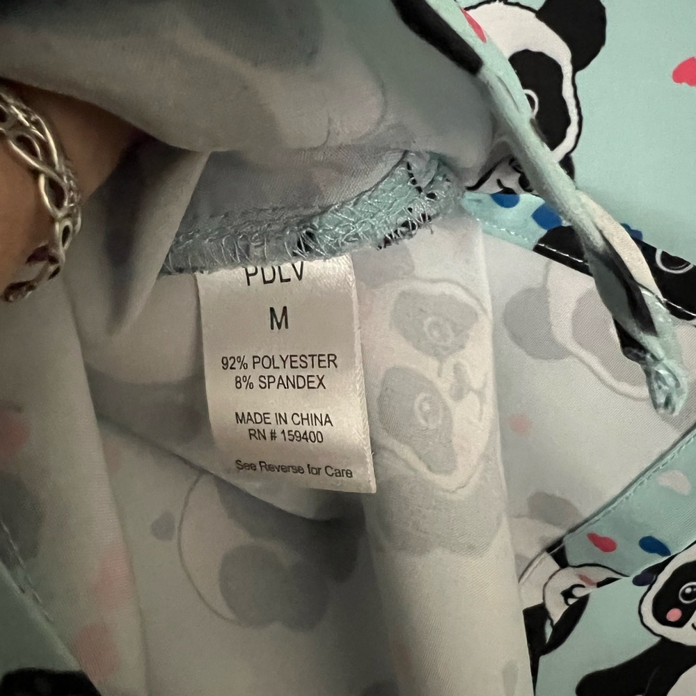 Women’s V Neck Stretch Scrub Top - Picture 4 of 4